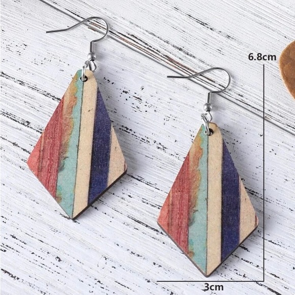 Triangle drop earrings - Picture 2 of 2